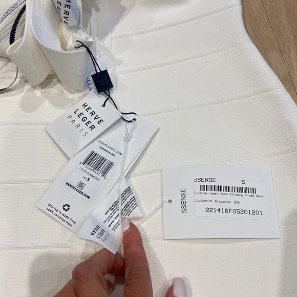 Selling a gorgeous BNWT white Herver  Leger dress is a size small - Picture 3 of 4